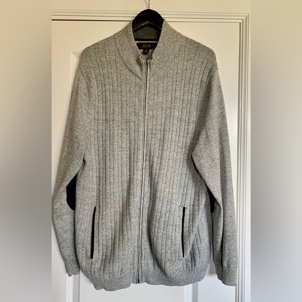 LN TASSO ELLA GRAY ZIP FRONT SWEATER. 2 FRONT POCKETS,  ELBOW PATCHES. CLASSIC♥️